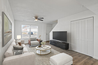 Townhomes on Luan Drive in Mascoutah, IL - Foto de edificio - Building Photo