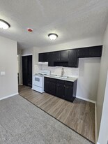 1400 Yale Ave NW in Canton, OH - Building Photo