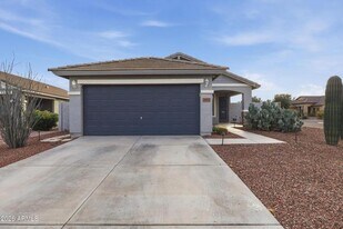 2013 W Prospector Way in San Tan Valley, AZ - Building Photo