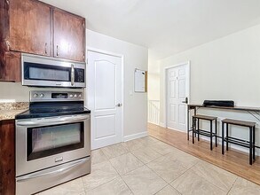 1422 Lucy St in Tallahassee, FL - Foto de edificio - Building Photo