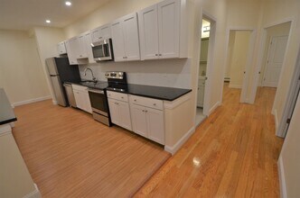 37 Brookline St, Unit 5 in Cambridge, MA - Foto de edificio - Building Photo