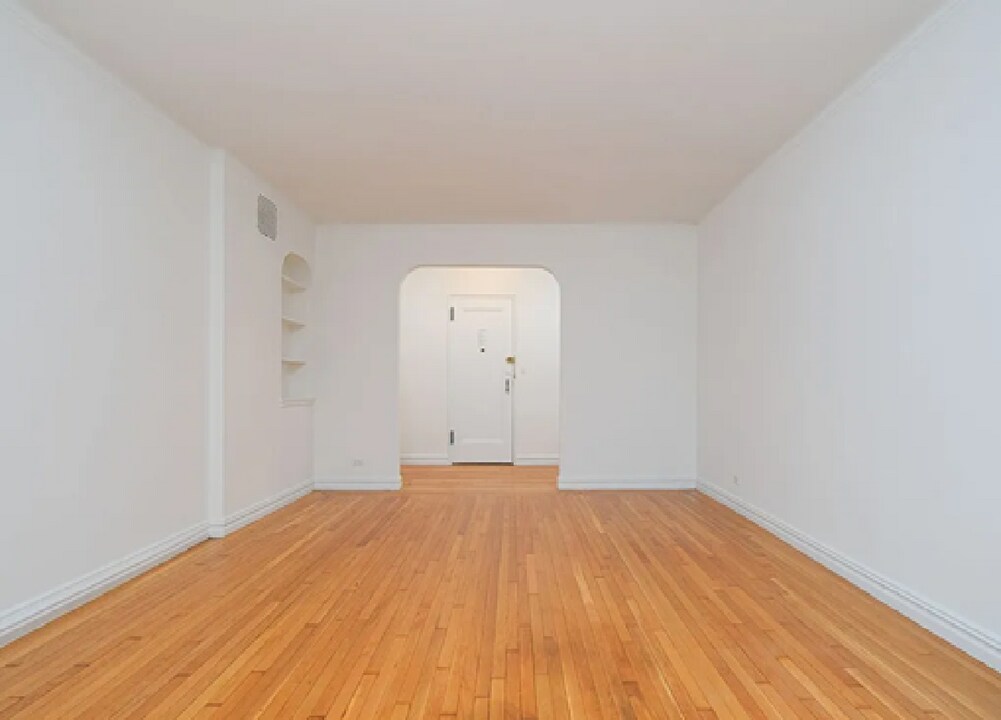 55 E 190th St in Bronx, NY - Building Photo