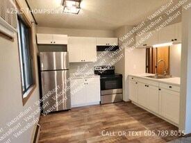 425 S Thompson Ave in Sioux Falls, SD - Building Photo