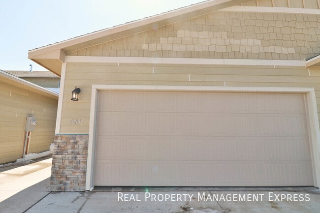 5903 S Bounty Pl in Sioux Falls, SD - Building Photo - Building Photo