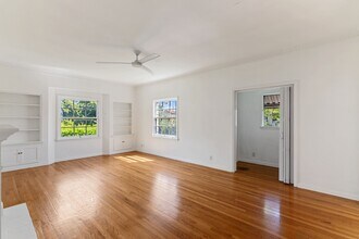 117 1/2 N Harper Ave, Unit 117 1/2 in Los Angeles, CA - Foto de edificio - Building Photo