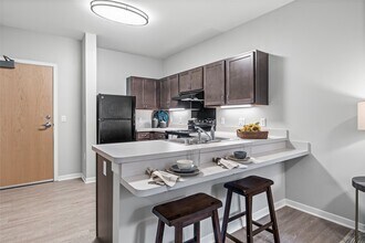 1009 E Dublin Granville Rd in Columbus, OH - Building Photo - Building Photo