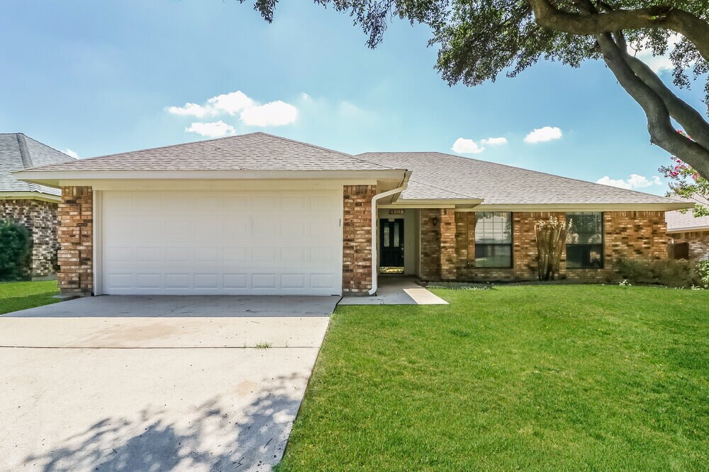 4909 Barberry Dr in Fort Worth, TX - Building Photo