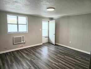 Century Square Apartments in Bristol, TN - Building Photo - Building Photo