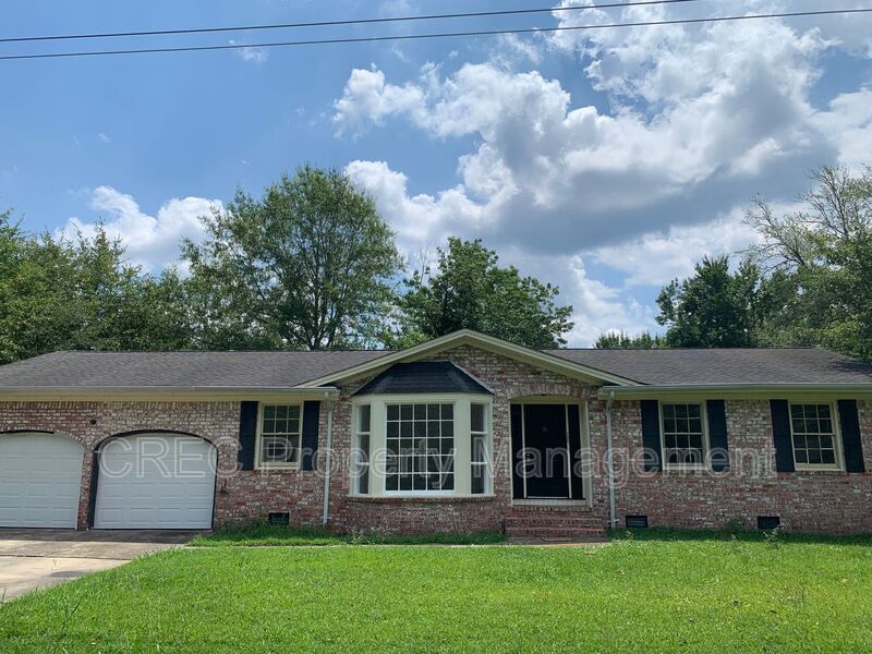 205 Pinewood Dr in Summerville, SC - Building Photo