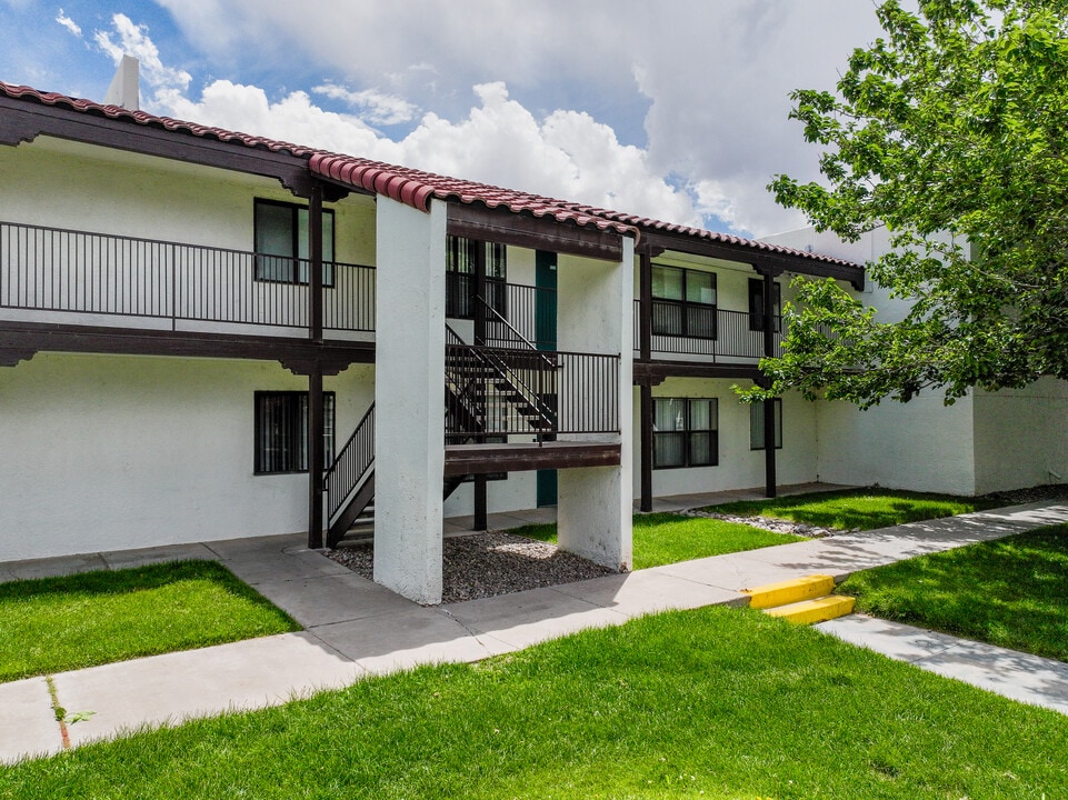 Whispering Sands in Albuquerque, NM - Building Photo