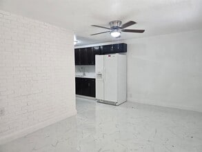 1813 Hacienda Way in Holiday, FL - Building Photo - Building Photo