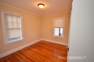 9 Fairfield St, Unit 2 in Watertown, MA - Foto de edificio - Building Photo