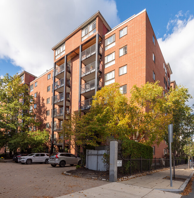 60 Rantoul St, Unit 407 in Beverly, MA - Building Photo - Building Photo