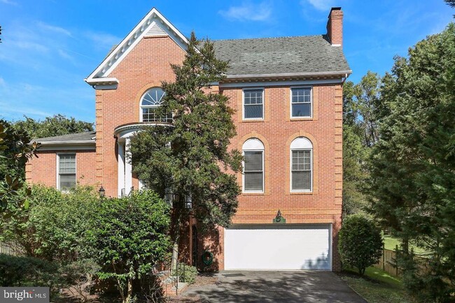 property at 2835 Lorcom Ln