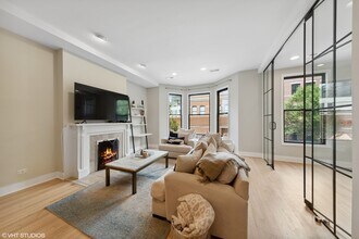 15 E Division St in Chicago, IL - Building Photo - Building Photo