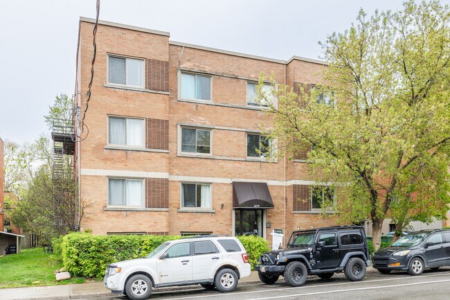 4575 Grand Blvd in Montréal, QC - Building Photo - Building Photo