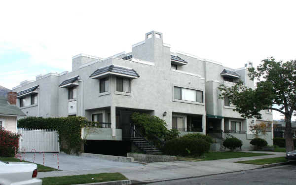 555 W Dryden St in Glendale, CA - Building Photo - Building Photo