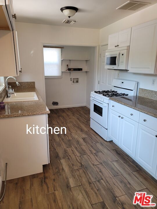 10333 Hillview Ave in Los Angeles, CA - Building Photo - Building Photo