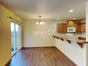 5209 166th St Ct E in Tacoma, WA - Foto de edificio - Building Photo