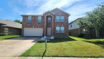 12828 Cedar Hollow Dr in Fort Worth, TX - Building Photo