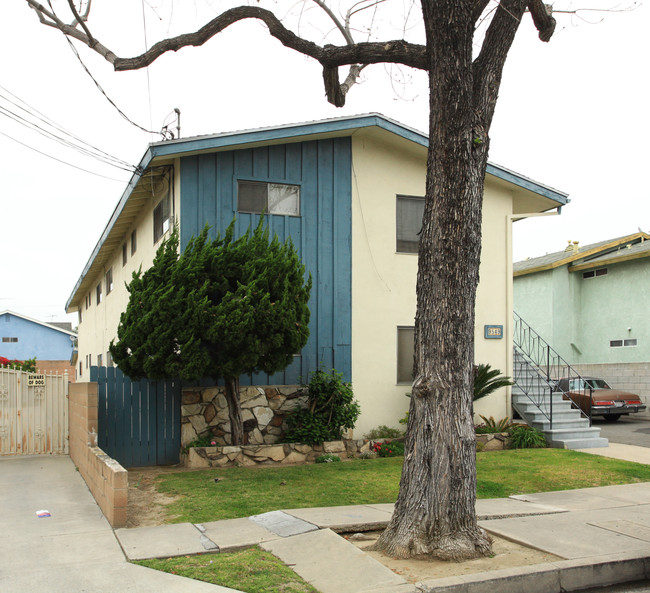 9549 Mayne St in Bellflower, CA - Foto de edificio - Building Photo