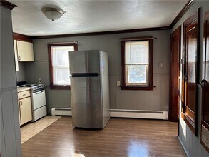 907 Bernon St, Unit 2R in Woonsocket, RI - Building Photo - Building Photo