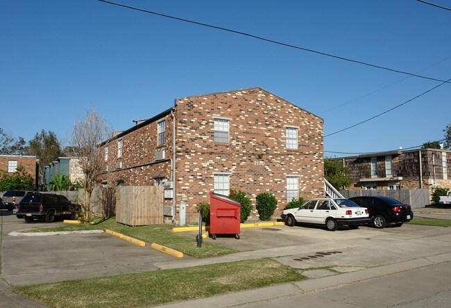 2120 Giuffrias Ave in Metairie, LA - Building Photo - Building Photo