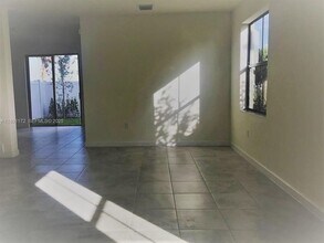 10401 W 32nd Ln in Hialeah, FL - Building Photo - Building Photo