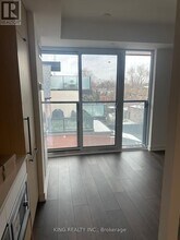 1200 Dundas St W in Toronto, ON - Building Photo - Building Photo