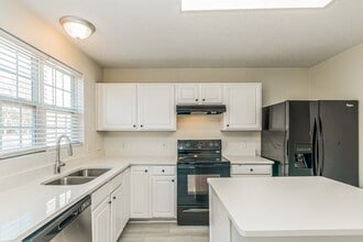 225 Honeywell Way in Fuquay Varina, NC - Building Photo - Building Photo