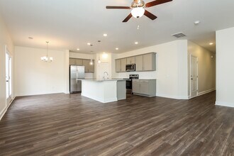 1114 River Rd in Hanahan, SC - Foto de edificio - Building Photo