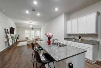 6806 Diamond Vly in San Antonio, TX - Building Photo - Building Photo
