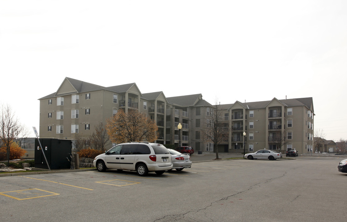 Wedgewood & Woodbridge in Burlington, ON - Building Photo