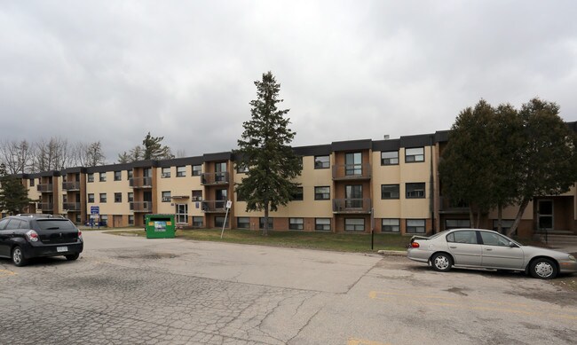 Woodside Avenue Apartments in Cambridge, ON - Building Photo - Building Photo