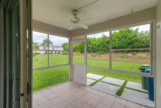 16721 Hemingway Dr in Weston, FL - Foto de edificio - Building Photo