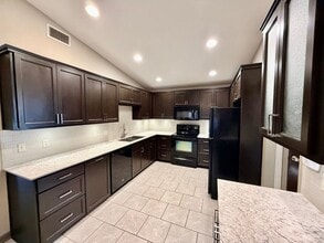 961 E Tom Stokes Ct in Baton Rouge, LA - Building Photo - Building Photo