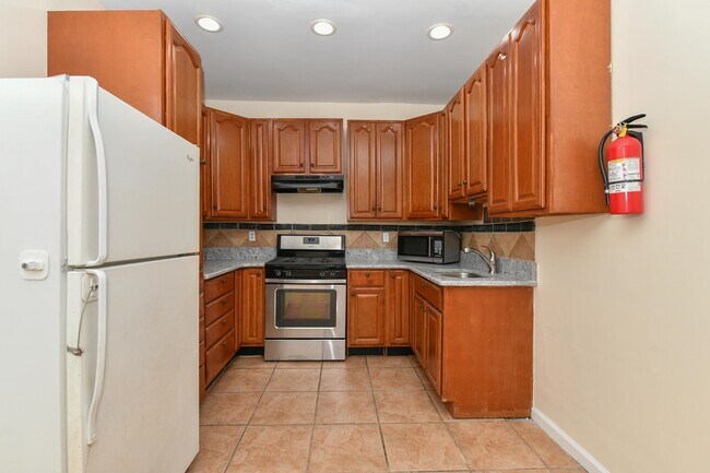 1600 Union Turnpike in North Bergen, NJ - Building Photo - Building Photo