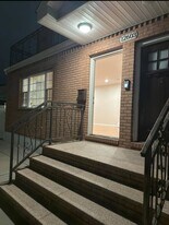 126-03 172nd St in Queens, NY - Building Photo