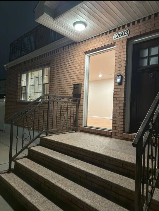 126-03 172nd St in Queens, NY - Building Photo