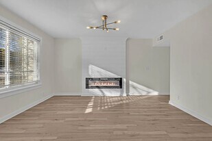 4958 Edmondson Pike in Nashville, TN - Building Photo