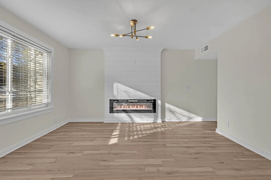 4958 Edmondson Pike in Nashville, TN - Building Photo