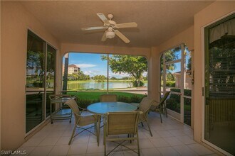 526 Laguna Royale Blvd in Naples, FL - Foto de edificio - Building Photo
