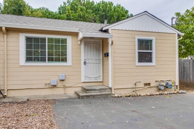 property at 1364-1364 I St