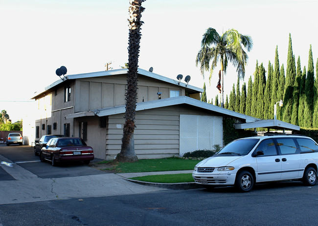 1128 W Casa Grande Ave in Anaheim, CA - Building Photo - Building Photo