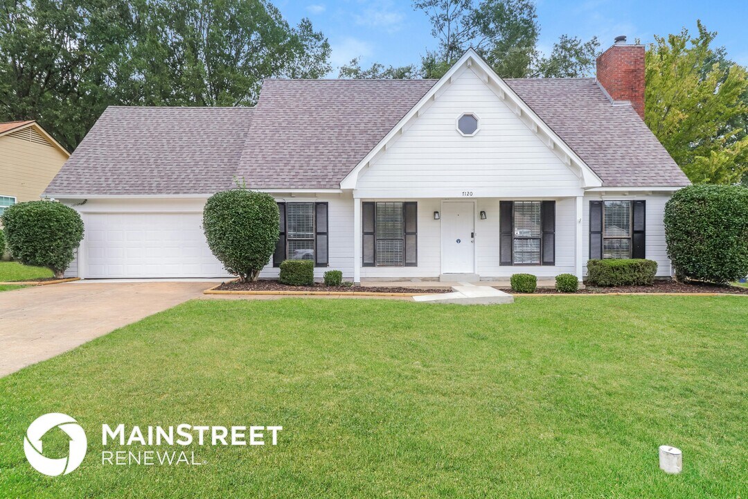 7120 Oak Forest Dr in Olive Branch, MS - Building Photo