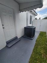 7555 SW 28th Street Rd in Miami, FL - Building Photo