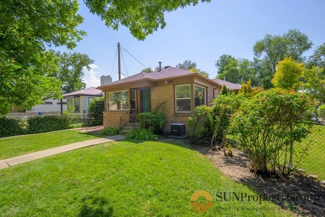 property at 1518 S Green St
