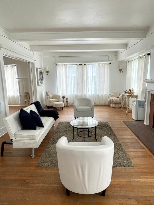 1624 S Gramercy Pl in Los Angeles, CA - Building Photo