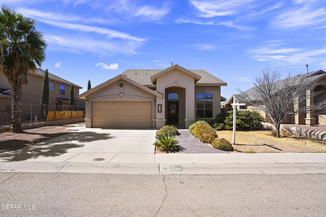 1333 Fito Hernandez St in El Paso, TX - Foto de edificio