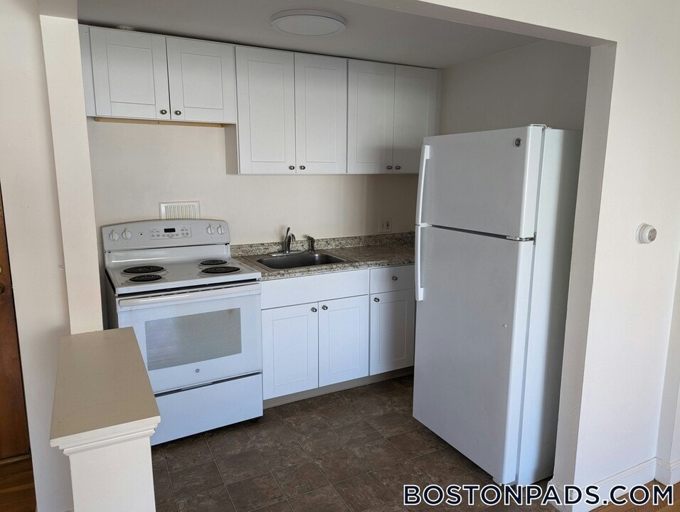 189 W Wyoming Ave in Melrose, MA - Building Photo